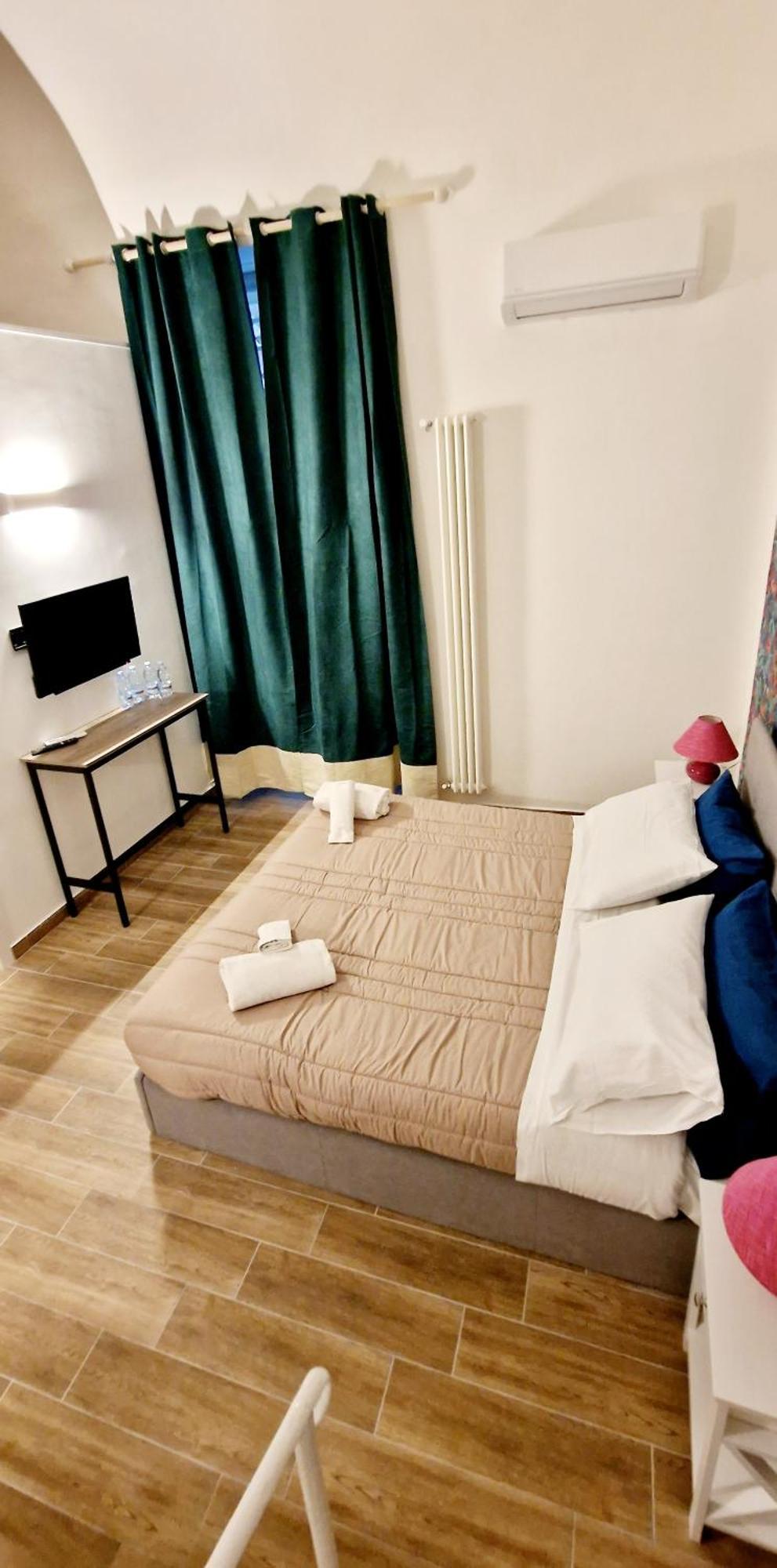 Tribunali Platamon Naples Room photo